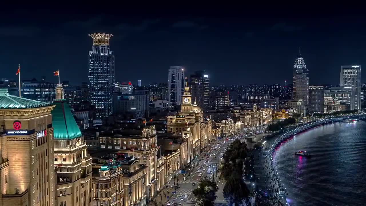 东方明珠璀璨，上海的城市华章